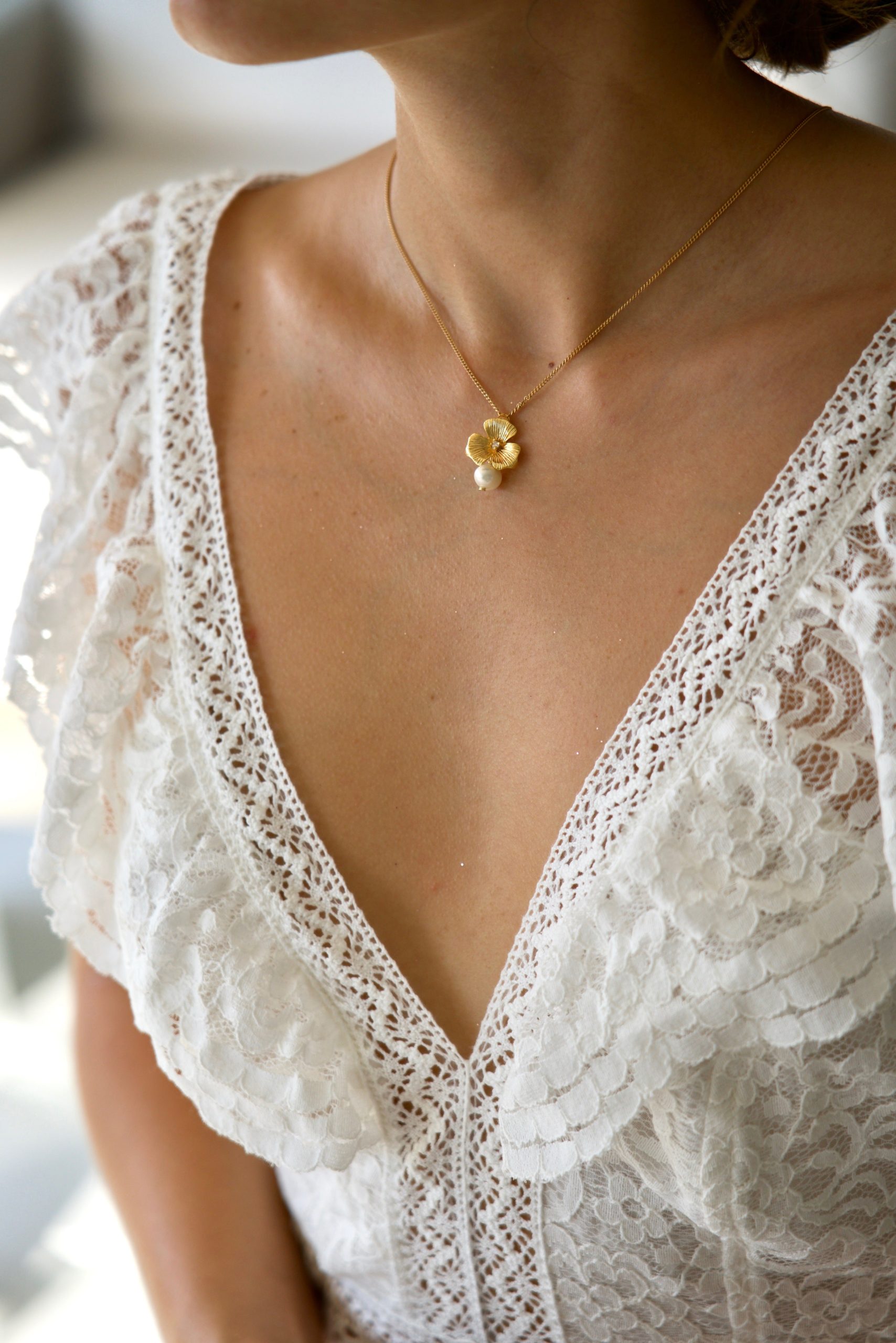 Heureuse – Collier de dos Floral – Image 4