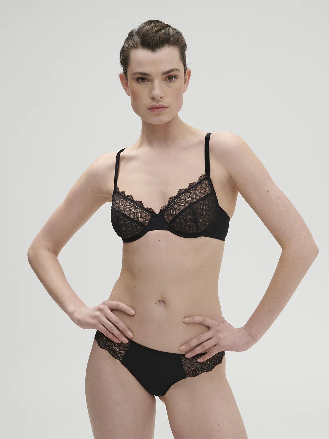Soutien-gorge avec armatures classique - Noir – Image 5