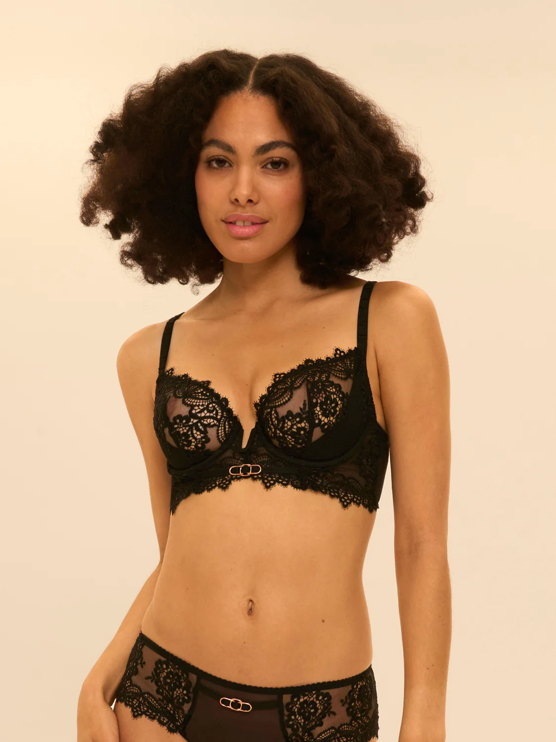 Soutien-gorge plongeant demi-mousse - Noir – Image 7