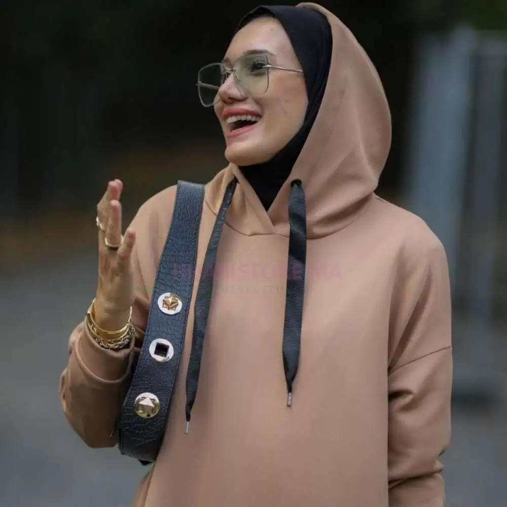 Pull long en scuba à capuche beige – Image 3