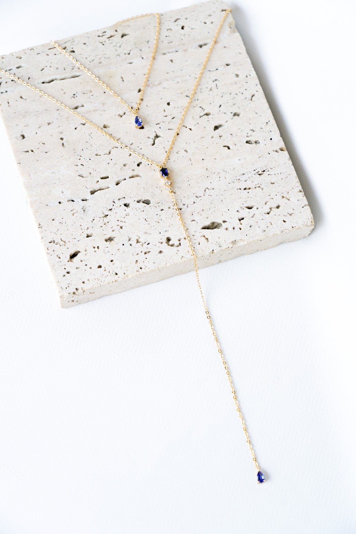 Bleuet – Collier de dos cristal bleue – Image 2