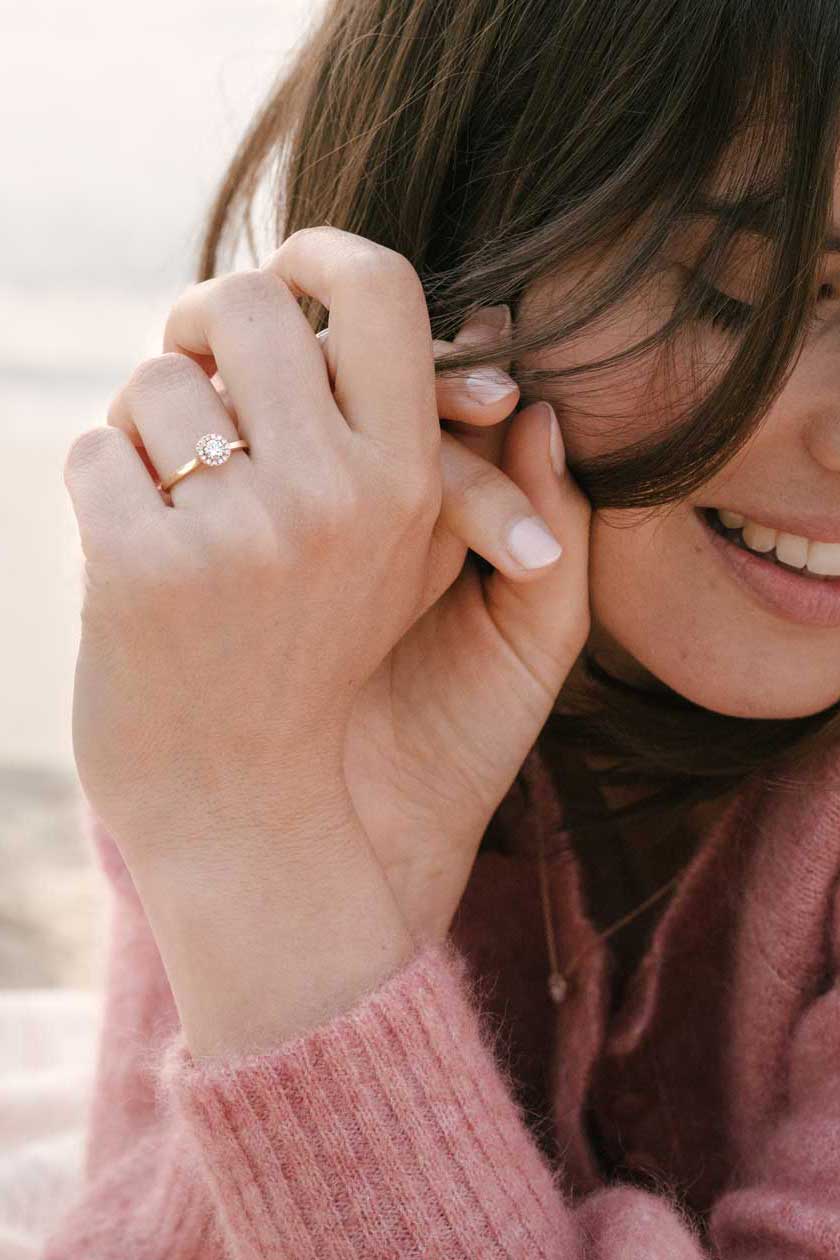 Bague Or blanc 750 ‰ Saphir Vert et diamants Rétromantique S
