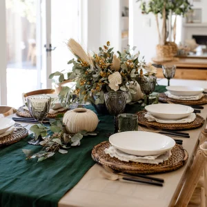 Chemin de table en lin vert foncé