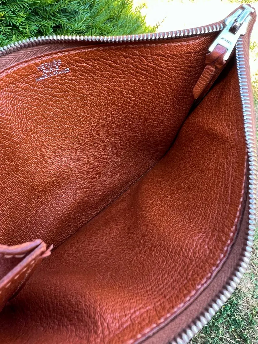 Pochette en cuir gold Hermès – Image 4