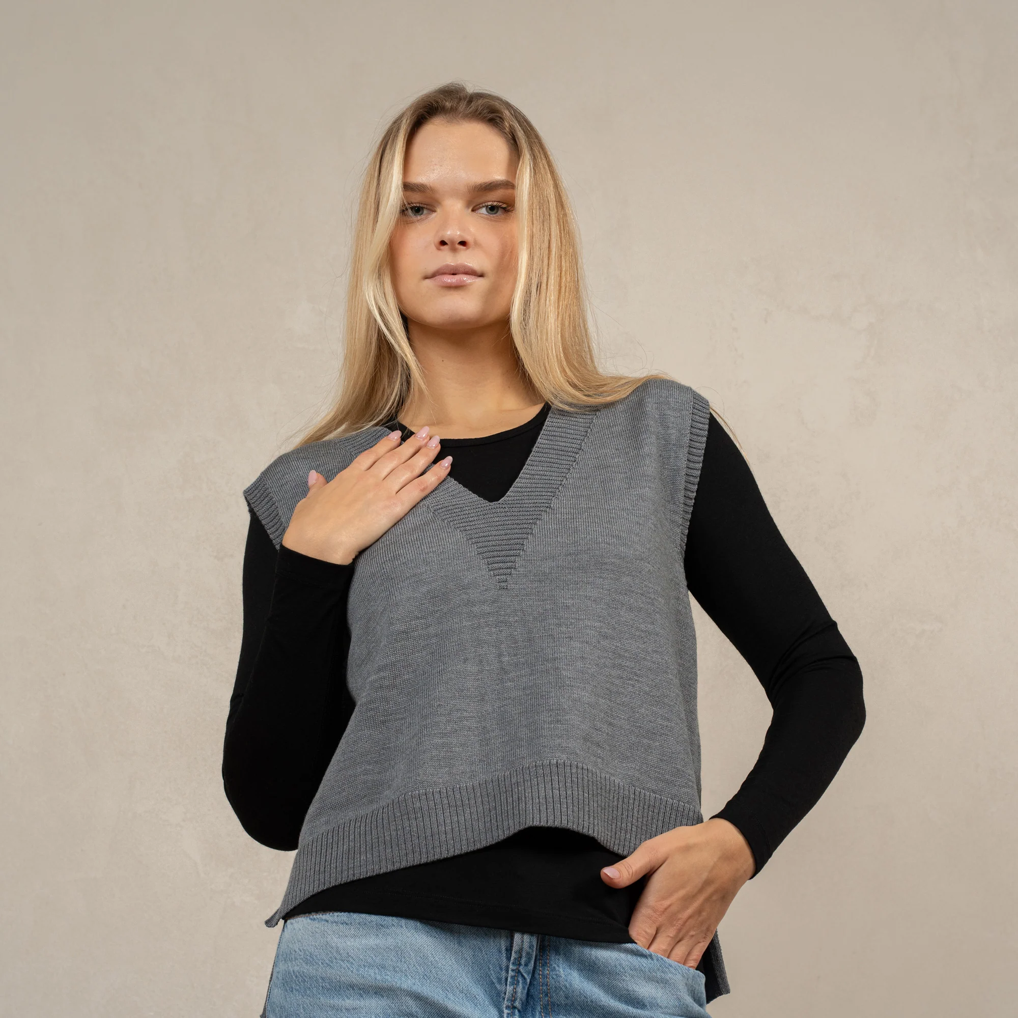 Gilet en laine mérinos tricoté pour femmes Isla – Image 6