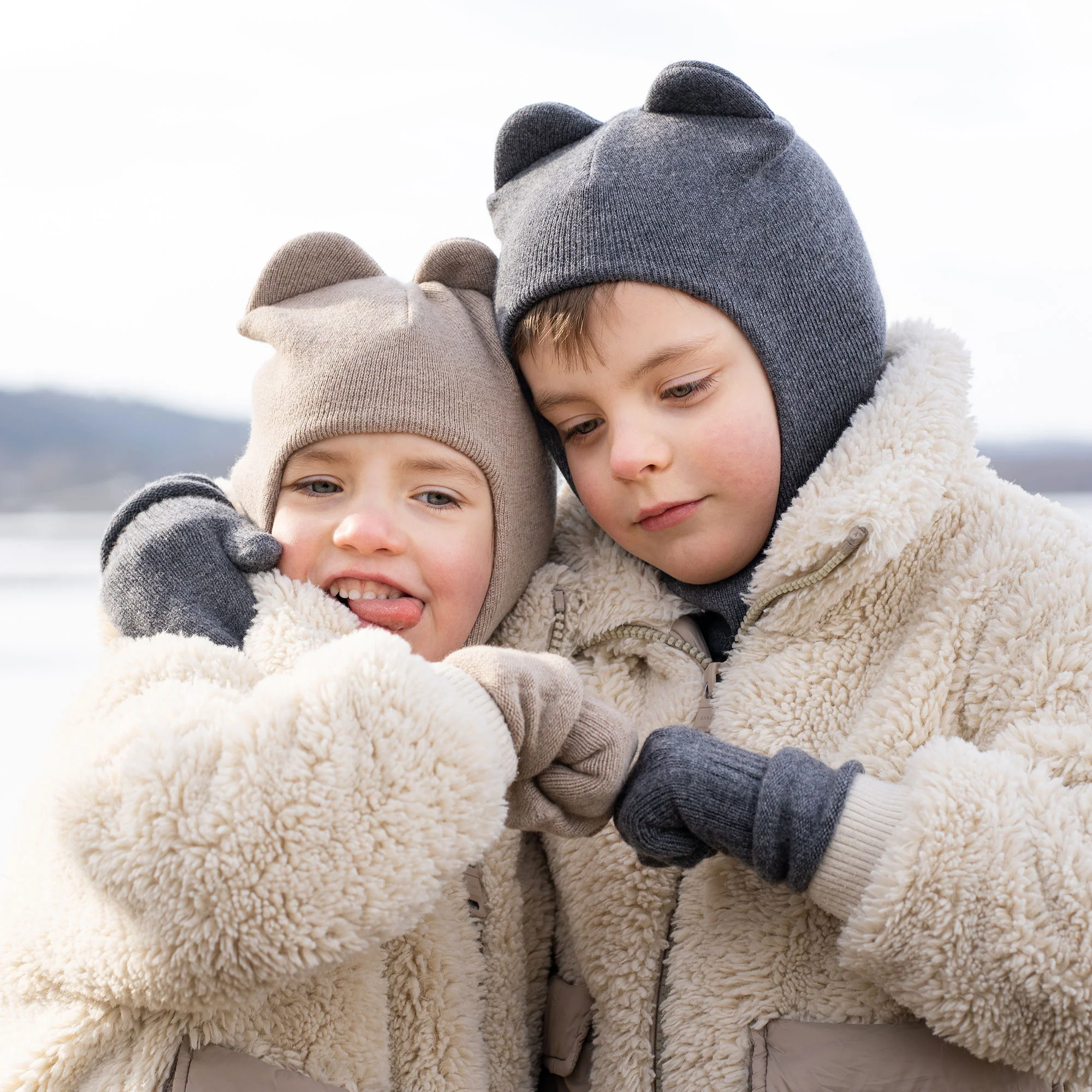 Moufles tricotées pour enfants en mélange cachemire – Image 2
