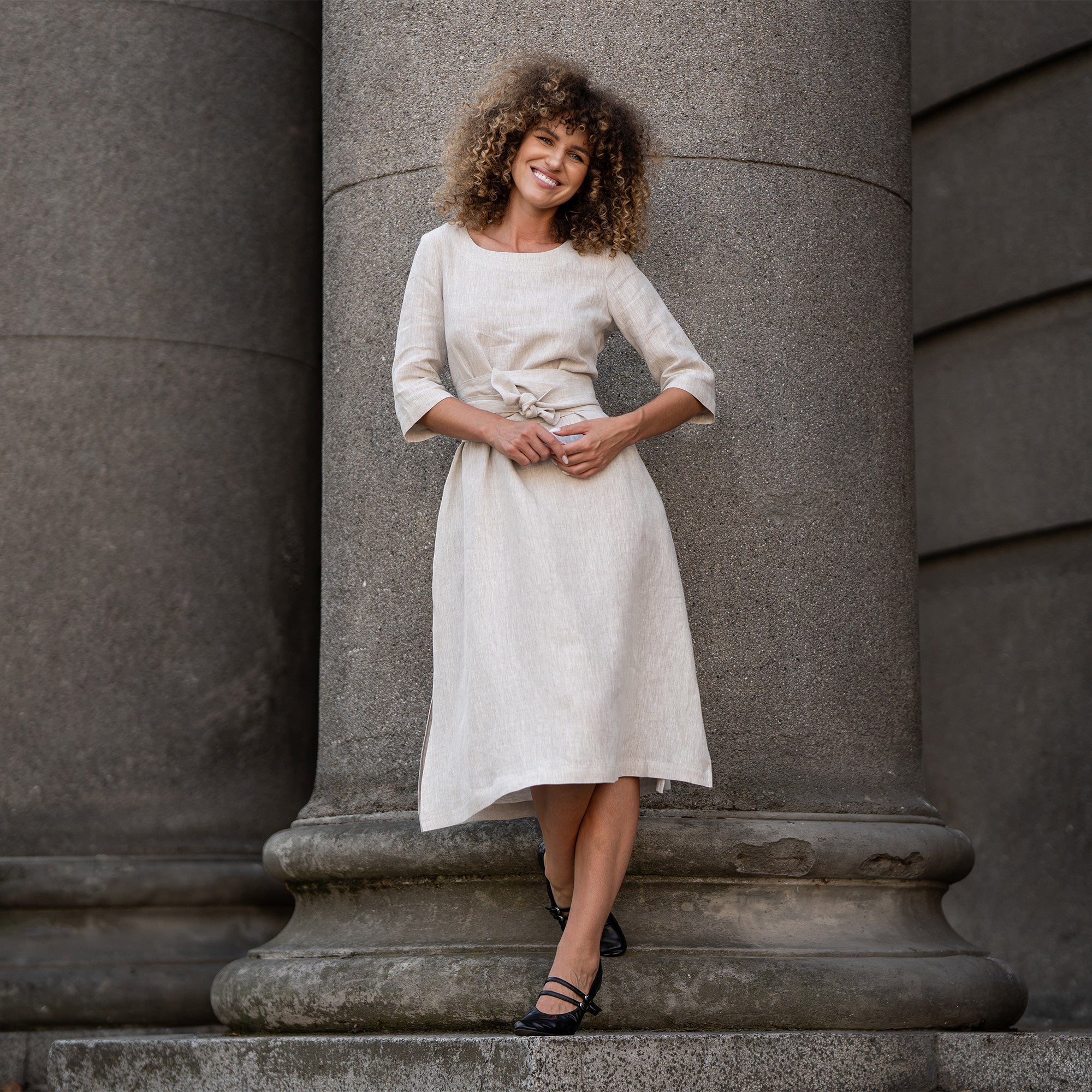 Robe portefeuille décontractée en lin Miley – Image 2