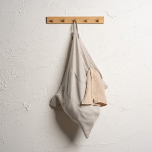 Sac à linge suspendu en lin
