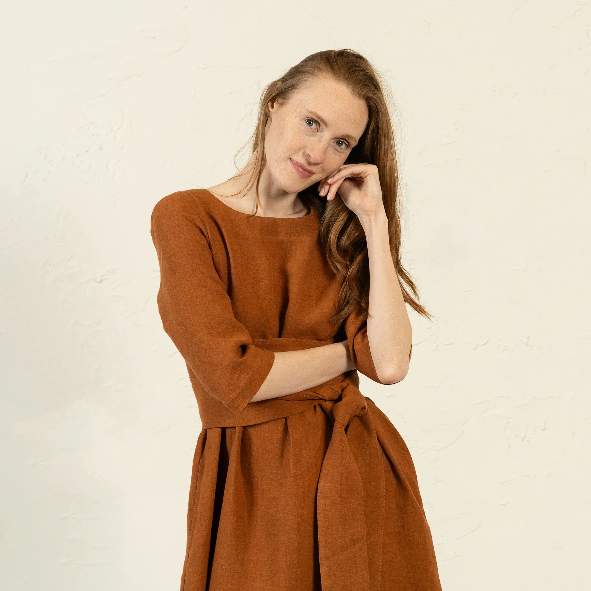 Robe portefeuille décontractée en lin Miley – Image 9