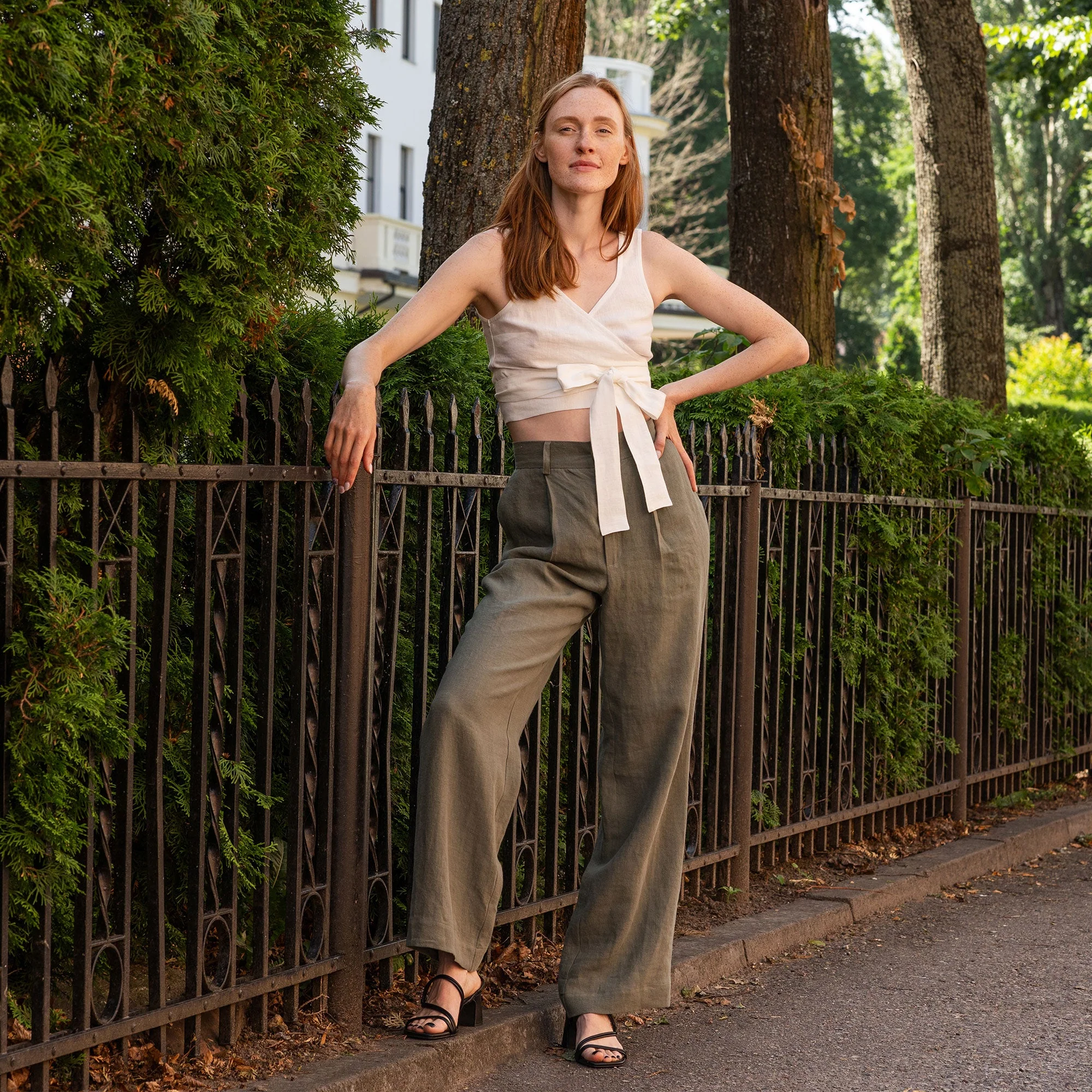 Pantalon à jambes larges Lotus – Image 4