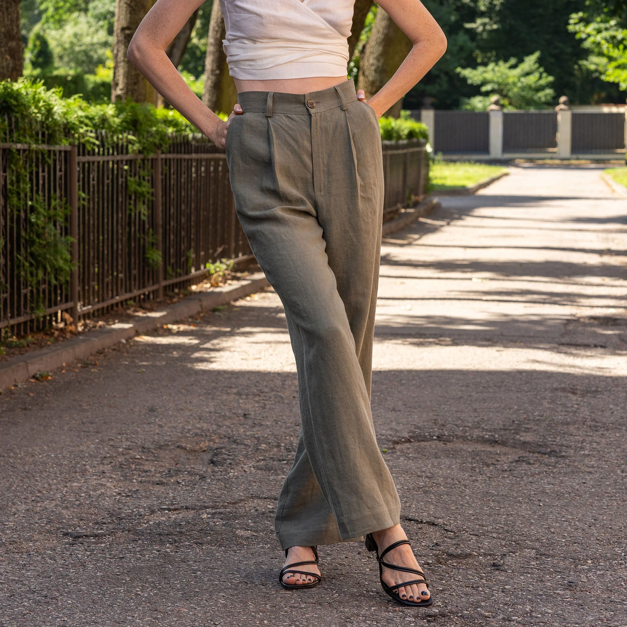 Pantalon à jambes larges Lotus – Image 3