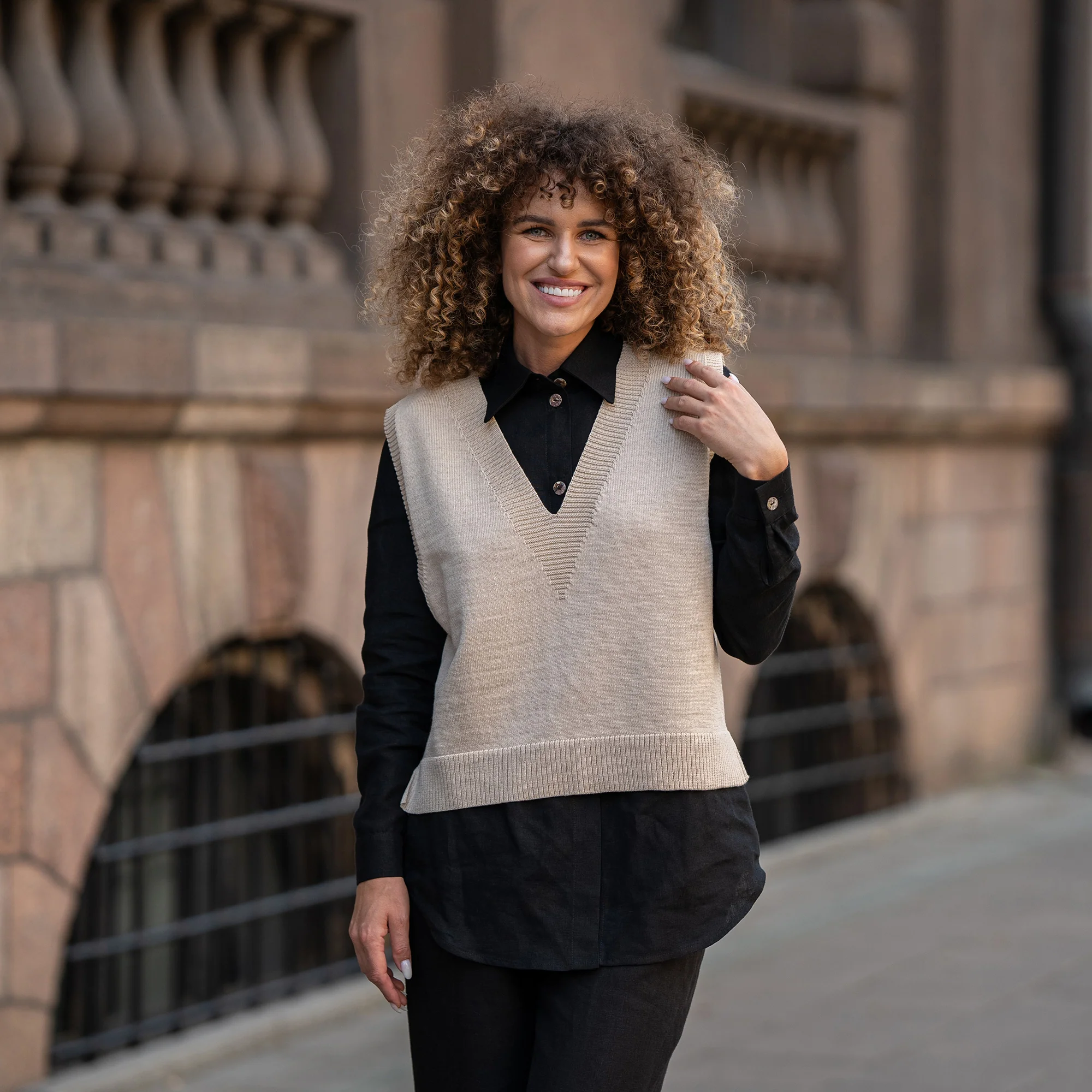 Gilet en laine mérinos tricoté pour femmes Isla – Image 2