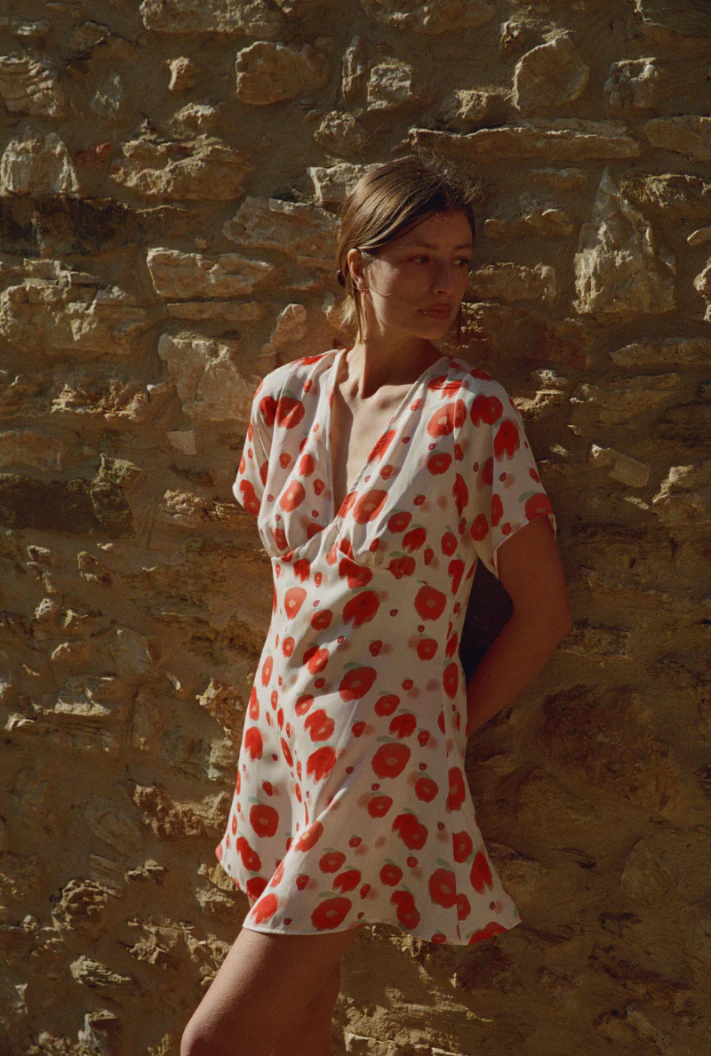 Robe courte Laura - Imprimé Fleurs rouges – Image 7