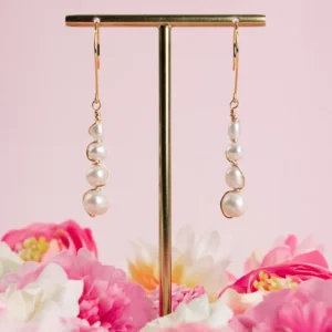 Boucles d’oreilles pendantes or laminé 14K et perles de culture – Luna