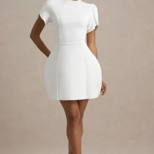 Carabella – Mini-robe blanche à col haut et manches courtes